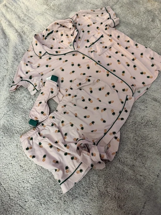 Kate Spade Pink Pineapple Print Short Pajama Set with Eye Mask - Picture 4 of 7